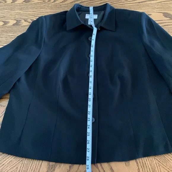 Modest Covington Woman dressy long sleeve black jacket with black lining. - Picture 6 of 9